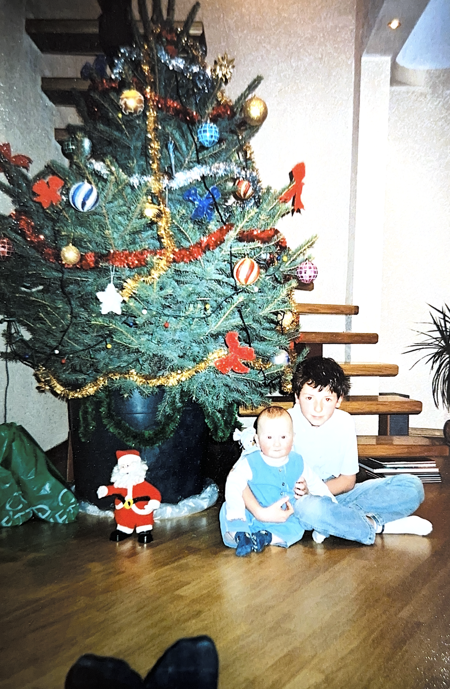 Від Barbie до парфумів Dior: що знаходили під подушкою українські зірки на День Святого Миколая